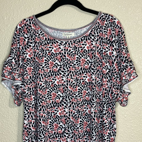 Max Studio Floral Top NWT Size 1X - Picture 2 of 9